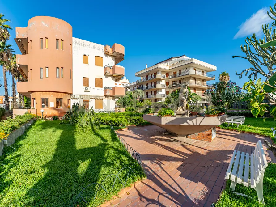 Immagine 1 di Appartamento in vendita  in Viale Jannuzzo a Giardini-Naxos