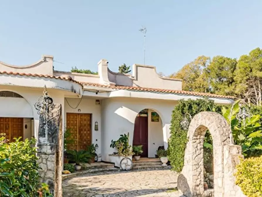 Immagine 1 di Villa in vendita  in via Maglie-Scorrano a Maglie