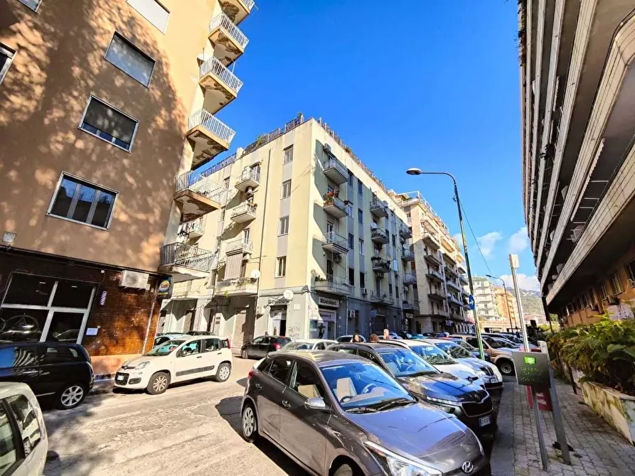 Immagine 1 di Appartamento in vendita  in Via Lucio Orofino a Salerno
