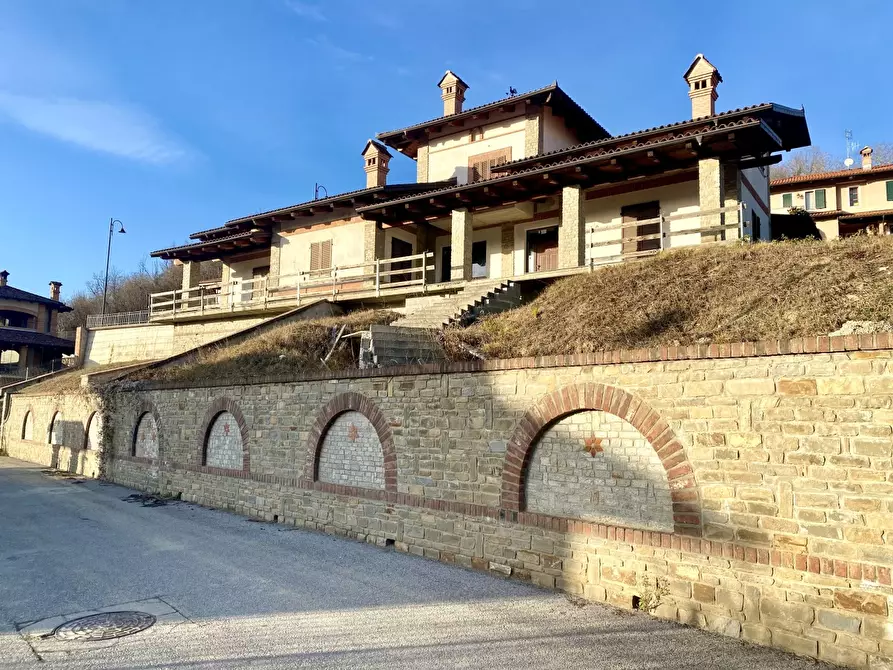 Immagine 1 di Villa in vendita  in Via Torino a Dogliani