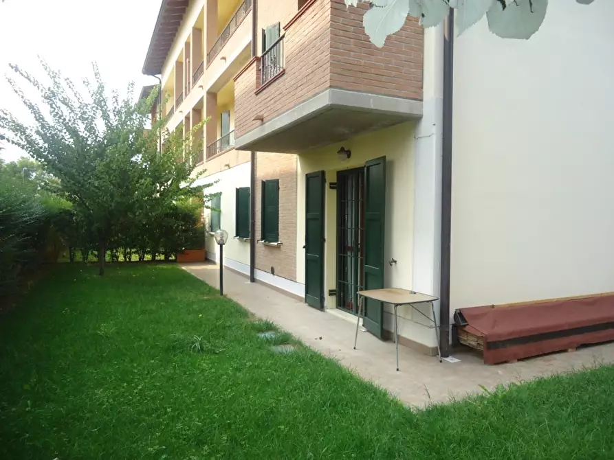 Immagine 1 di Villa in vendita  a Reggio Nell'emilia