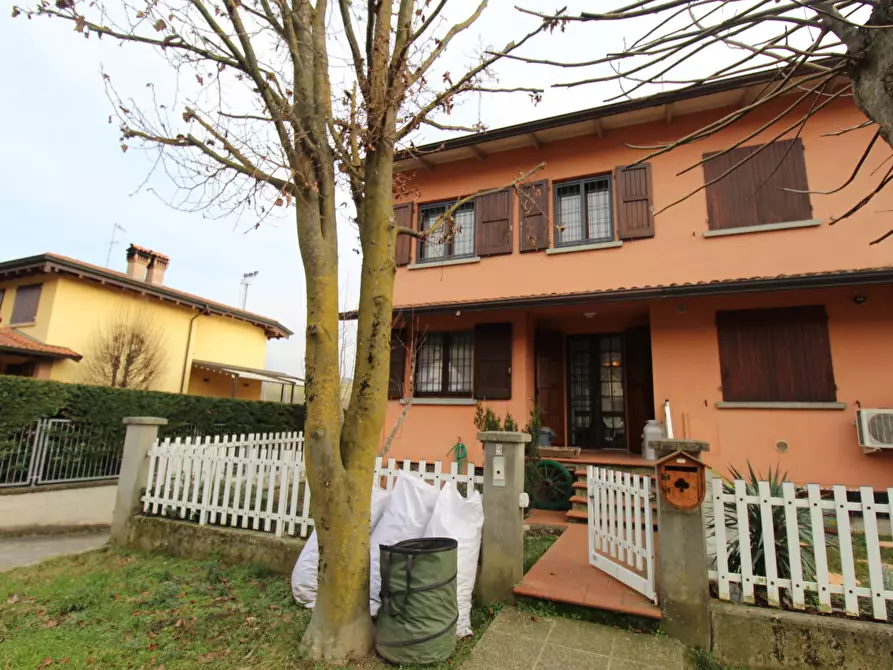 Immagine 1 di Villa in vendita  a Albinea