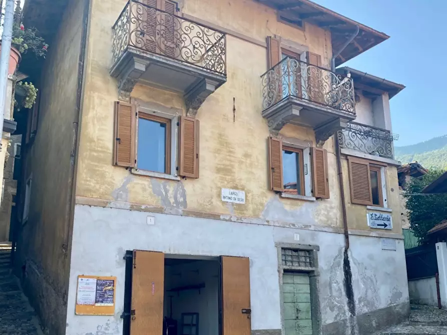 Immagine 1 di Casa indipendente in vendita  in via  Enrico Caronti a Dongo