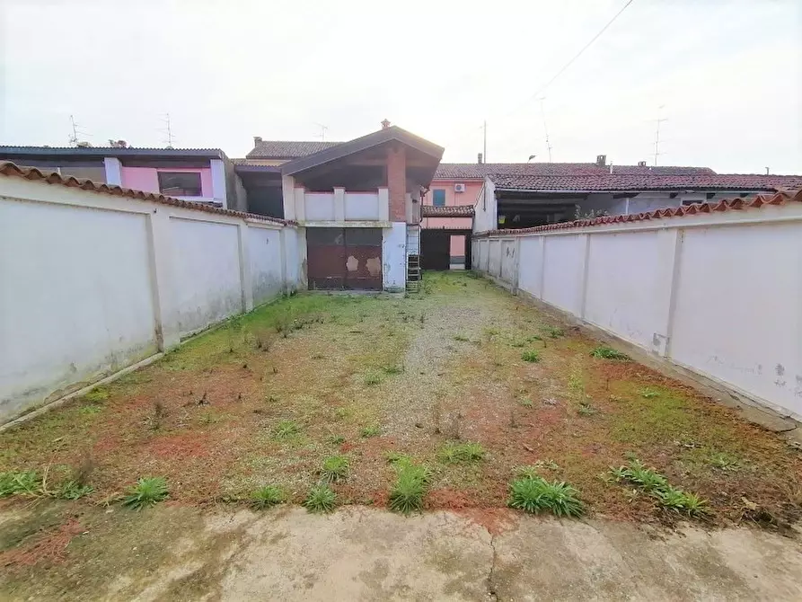 Immagine 1 di Casa indipendente in vendita  a Desana