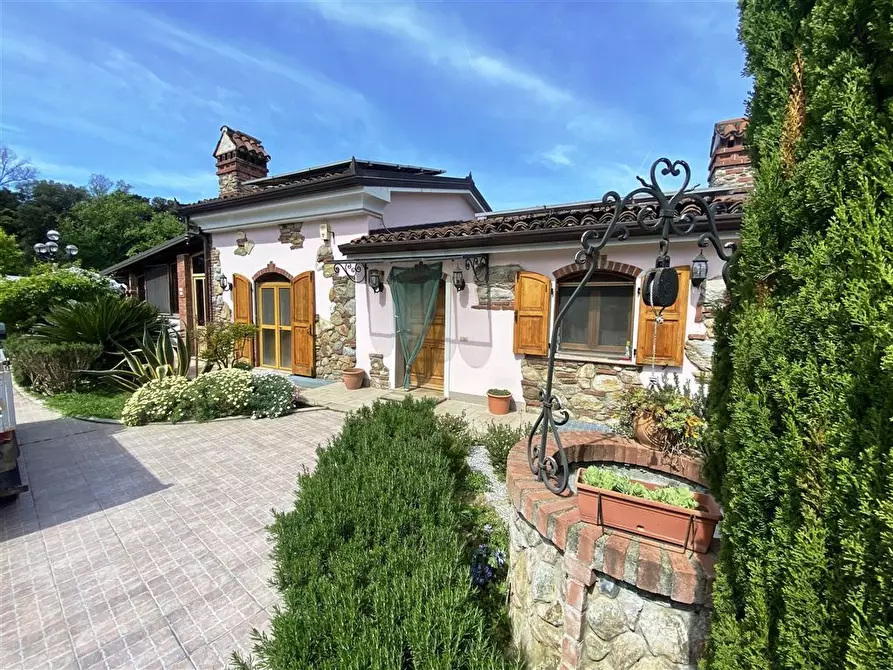 Immagine 1 di Villa in vendita  in Via Paternino a Sarzana
