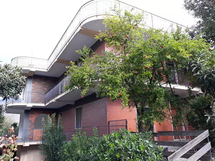 Immagine 1 di Villa in vendita  in Via Della Pace a Roccapiemonte