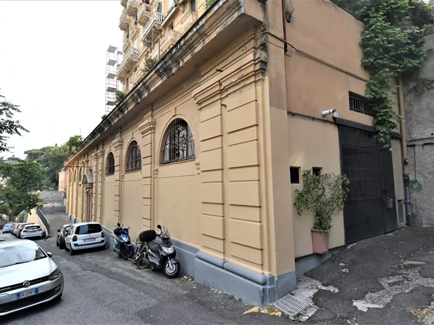 Immagine 1 di Negozio in vendita  in Via Saluzzo a Genova