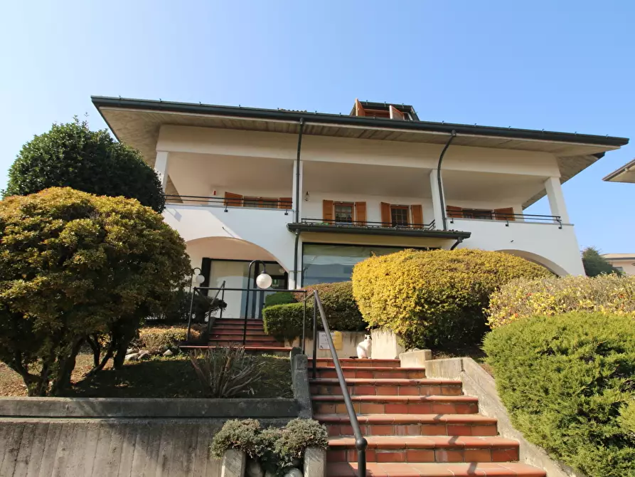 Immagine 1 di Villa in vendita  in via La Vigna a Cantu'