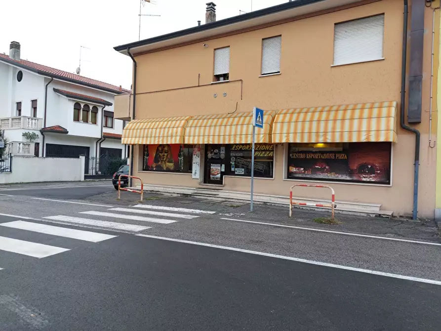 Immagine 1 di Attività commerciale in vendita  in Via Vittorio Veneto a Rovigo