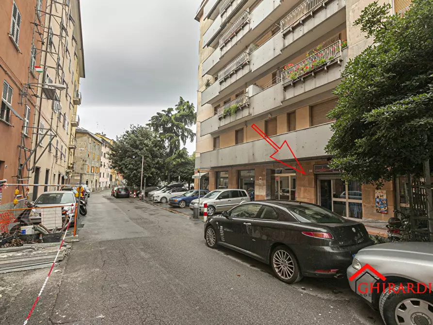 Immagine 1 di Negozio in affitto  in VIA LUIGI GALVANI a Genova