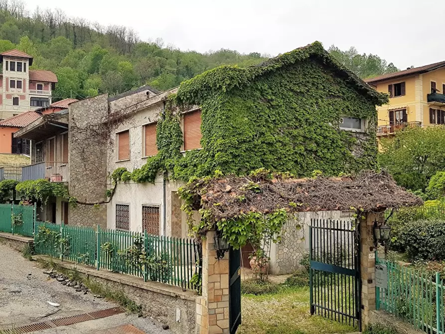 Immagine 1 di Villa in vendita  in corso cesare battisti a Ronco Scrivia