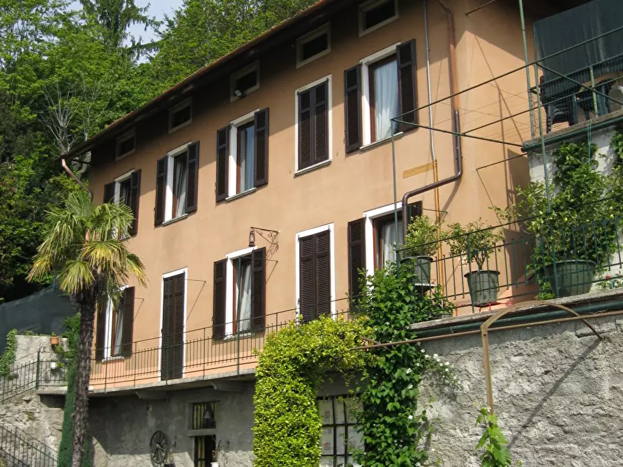 Immagine 1 di Casa indipendente in vendita  in Via Roscio a Albavilla