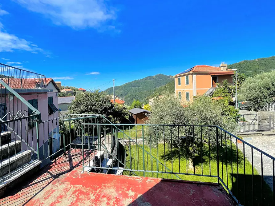 Immagine 1 di Appartamento in vendita  in Via Banchi a Avegno