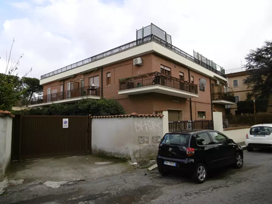 Immagine 1 di Appartamento in vendita  in VIA SEGRATE a Roma