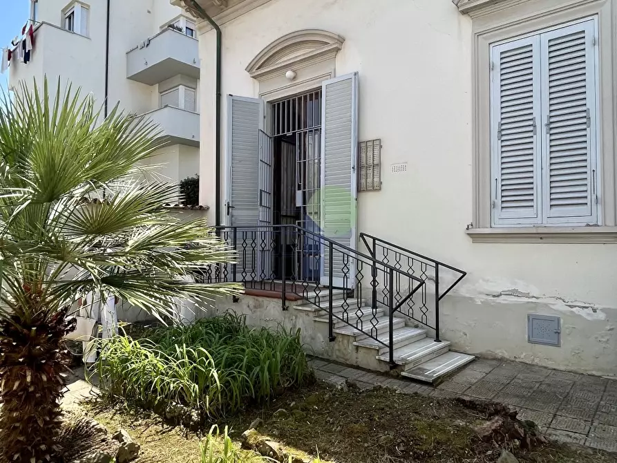 Immagine 1 di Casa indipendente in vendita  in Via Toti a Livorno