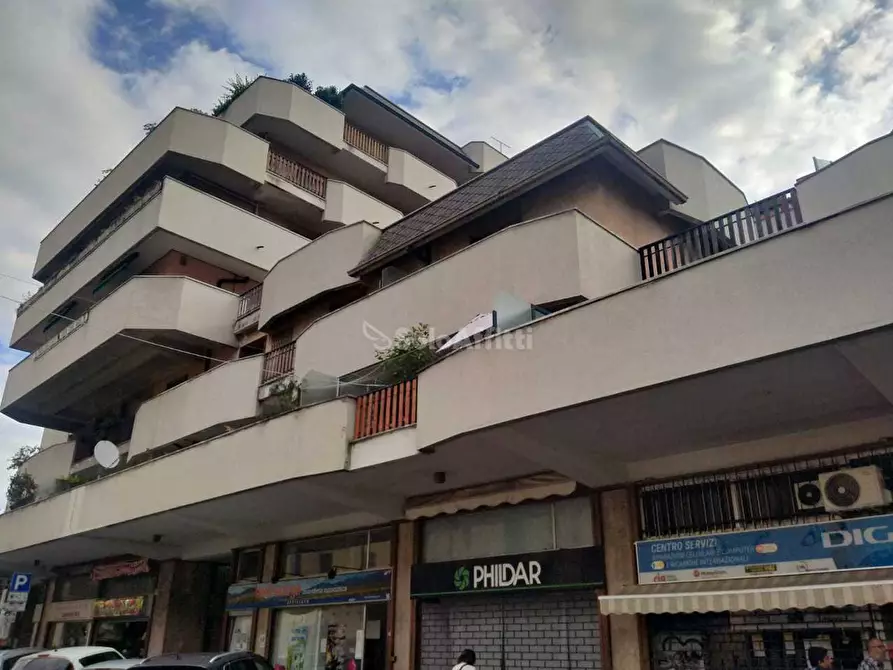 Immagine 1 di Negozio in affitto  a Varese
