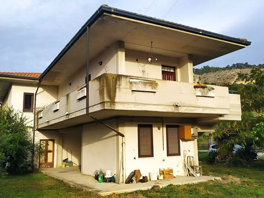 Immagine 1 di Casa indipendente in vendita  in Via Defenza a Abbateggio