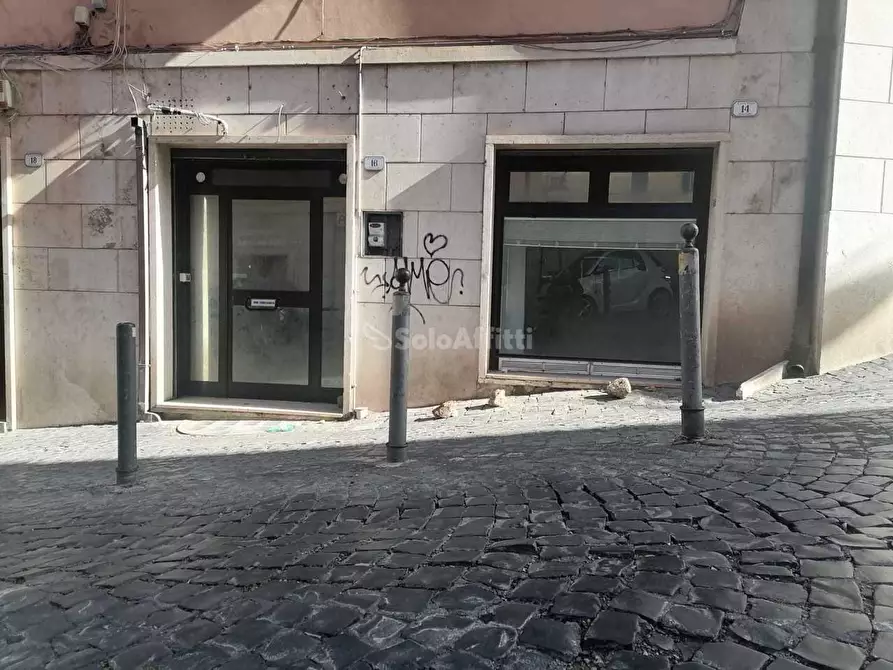 Immagine 1 di Negozio in affitto  in Via Seghetti a Frascati