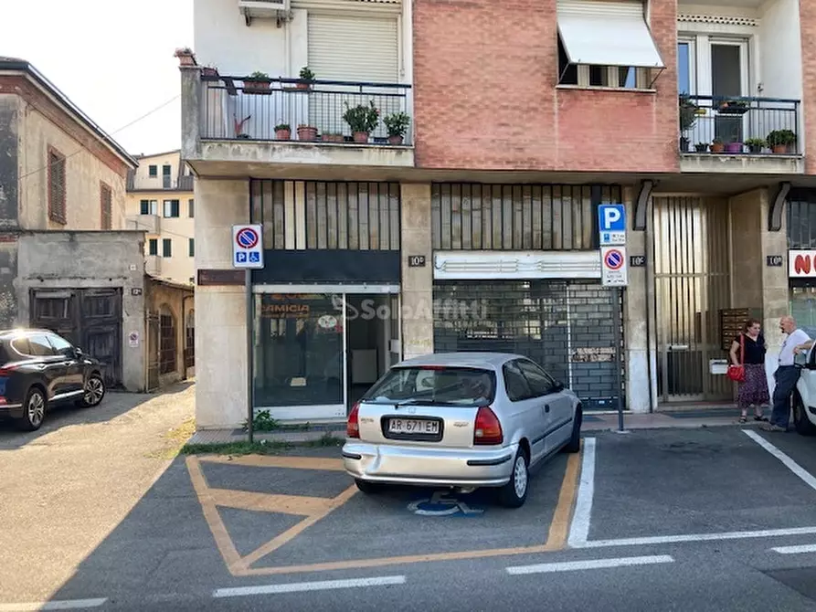 Immagine 1 di Negozio in affitto  in Via Vittorio Veneto a Senago