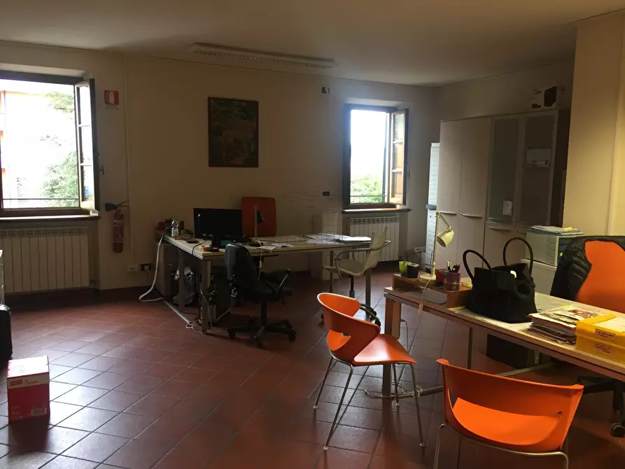 Immagine 1 di Ufficio in affitto  in Viale Europa a Capannori