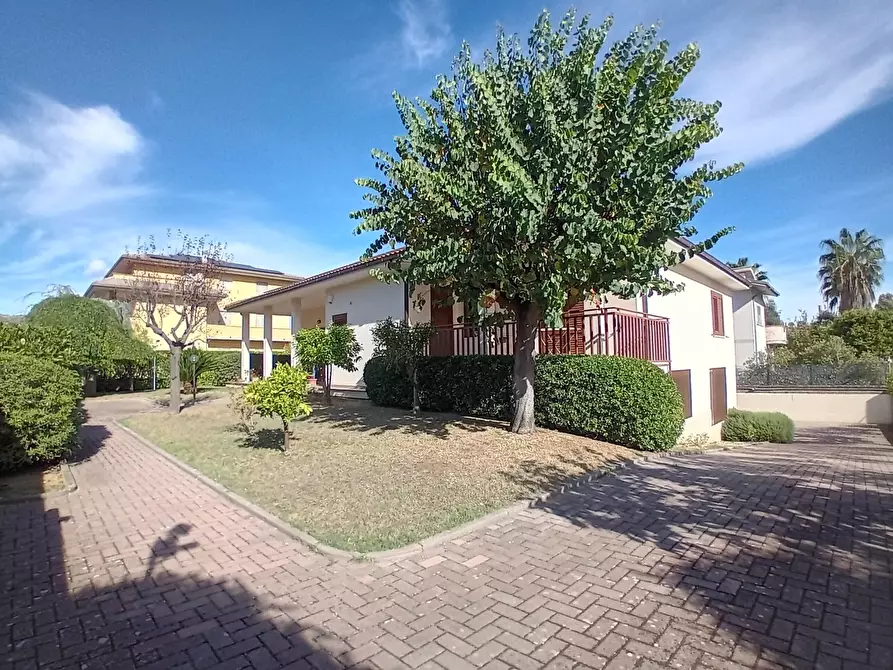 Immagine 1 di Villa in vendita  in Via Fiume Orta a Abbateggio
