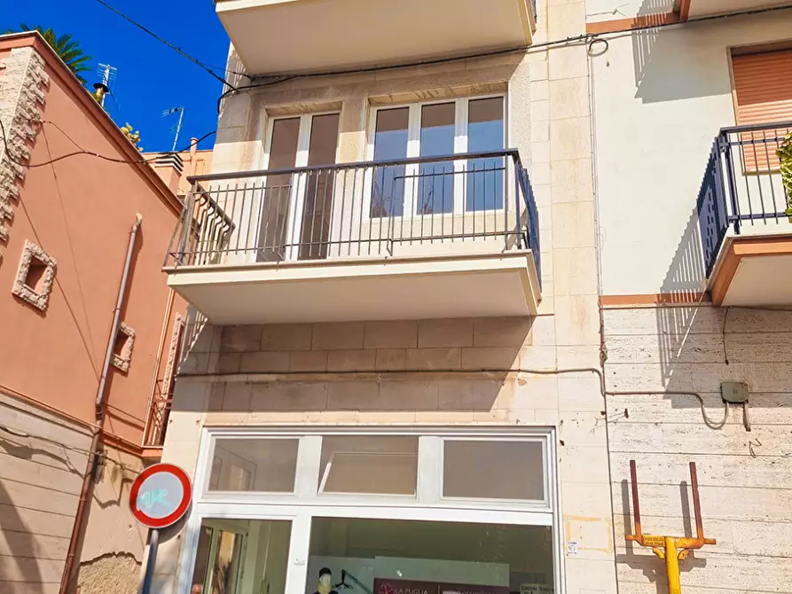 Immagine 1 di Casa indipendente in vendita  in Via Ciro Menotti a Mola Di Bari