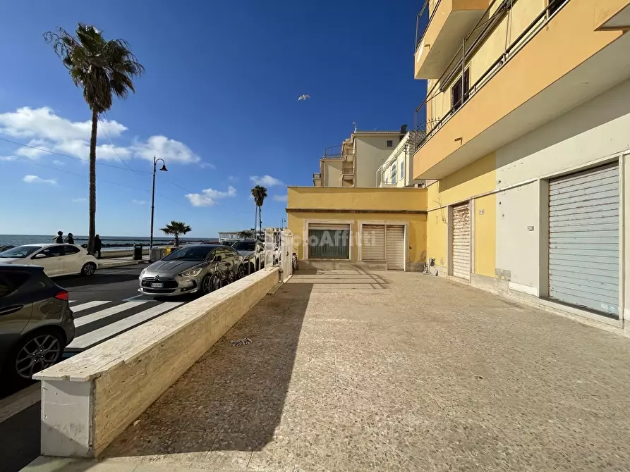 Immagine 1 di Negozio in affitto  in Riviera Vittorio Mallozzi a Anzio