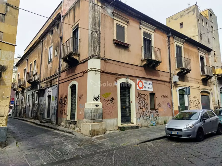 Immagine 1 di Negozio in affitto  in Via Caronda a Catania