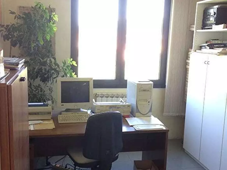 Immagine 1 di Ufficio in vendita  a Sarzana