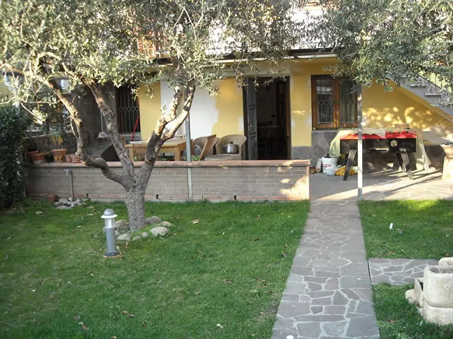 Immagine 1 di Casa indipendente in vendita  a Montemurlo