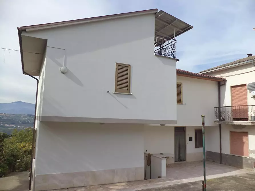 Immagine 1 di Casa indipendente in vendita  in via valle a Abbateggio