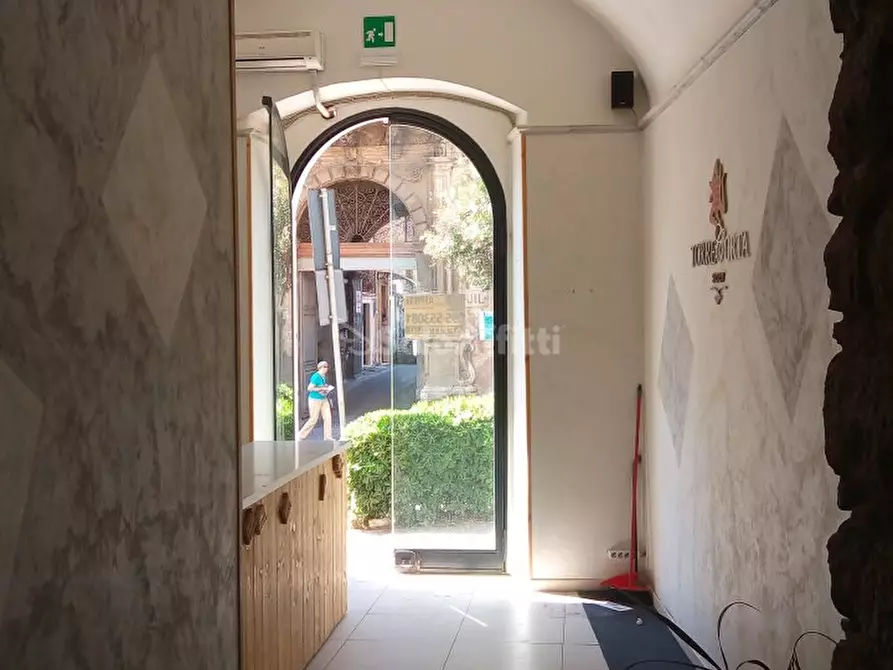 Immagine 1 di Negozio in affitto  a Catania