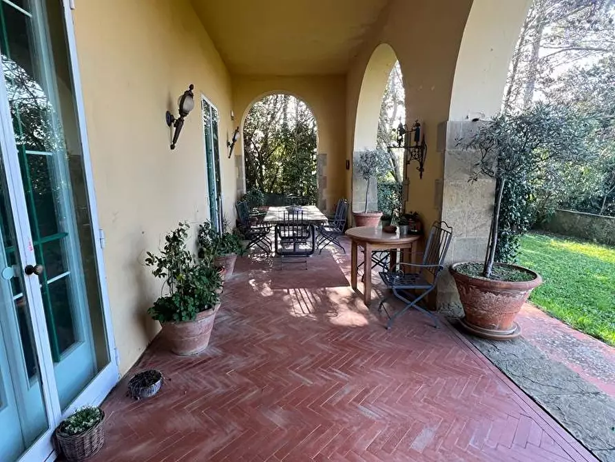 Immagine 1 di Villa in vendita  in via di san matteo in arcetri a Firenze