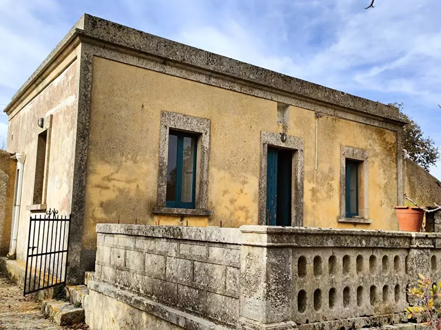 Immagine 1 di Villa in vendita  in contrada  rigolizia a Noto