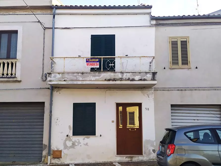Immagine 1 di Casa indipendente in vendita  in Via Vittorio Emanuele III a Abbateggio
