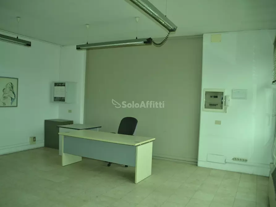 Immagine 1 di Ufficio in affitto  in Via Vincenzo Monti a Modena