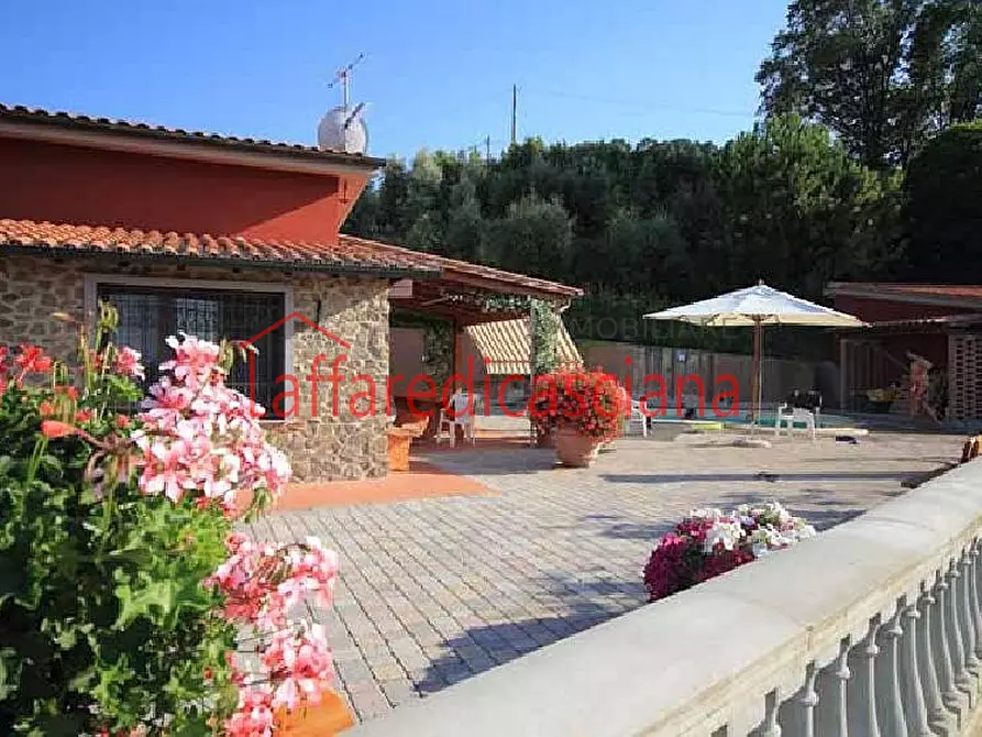 Immagine 1 di Villa in vendita  a Lajatico