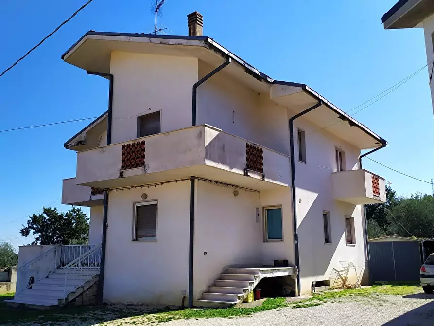 Immagine 1 di Villa in vendita  in Via Cugnoli a Abbateggio