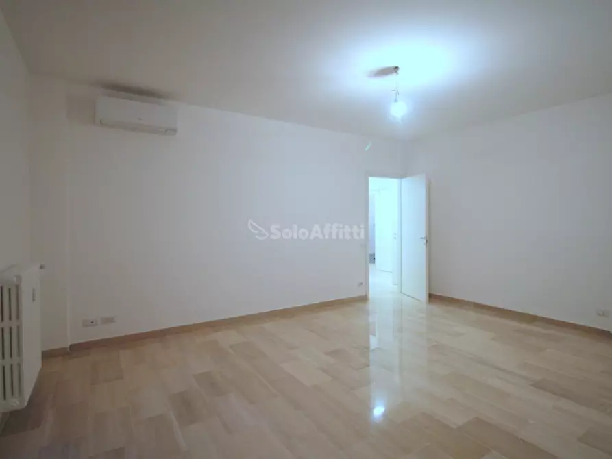 Immagine 1 di Appartamento in affitto  in Via Lungo Lario a Lecco