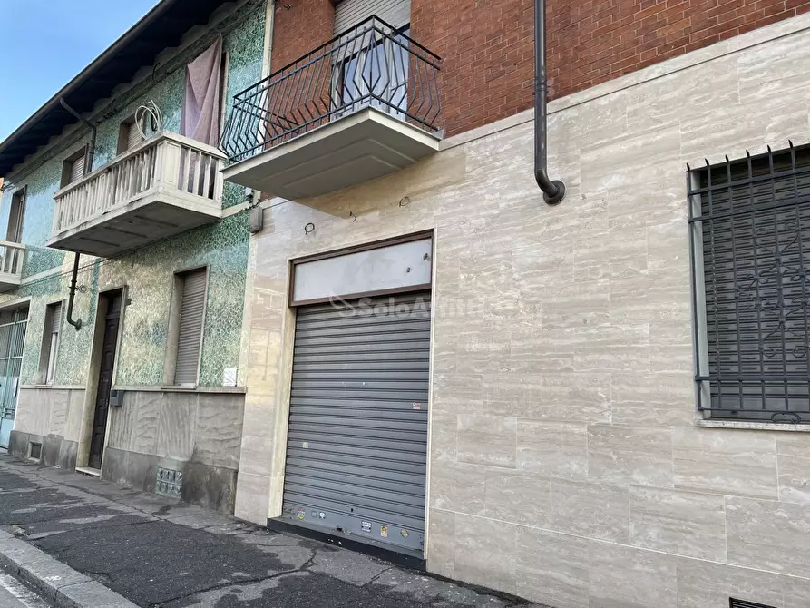 Immagine 1 di Negozio in affitto  in Via Lanzo a Torino
