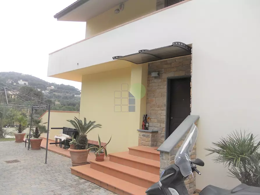 Immagine 1 di Villa in vendita  in Via di Montenero a Livorno