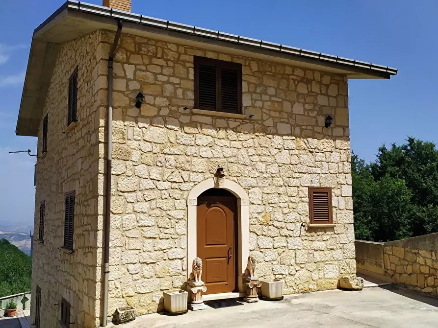 Immagine 1 di Villa in vendita  in Via Piano delle Castagne a Abbateggio