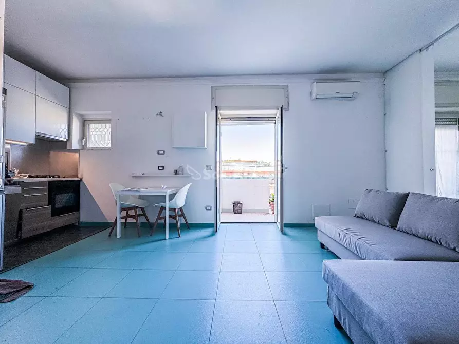 Immagine 1 di Appartamento in affitto  in Via Guido De Ruggiero a Napoli