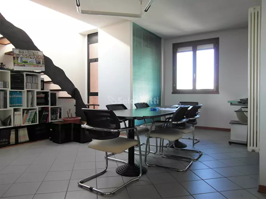 Immagine 1 di Ufficio in affitto  a Santa Croce Sull'arno