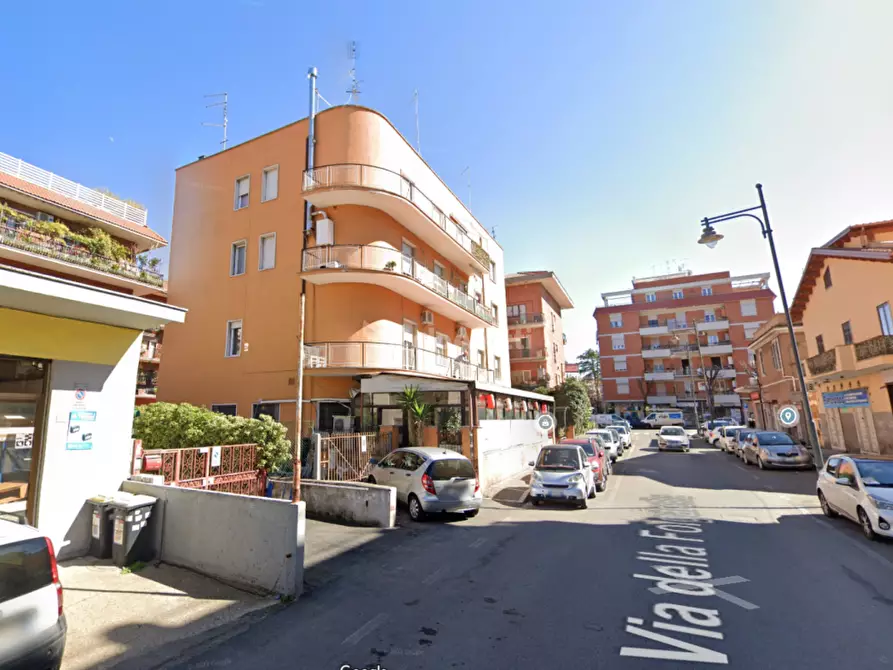 Immagine 1 di Negozio in affitto  in Via della Folgarella a Ciampino