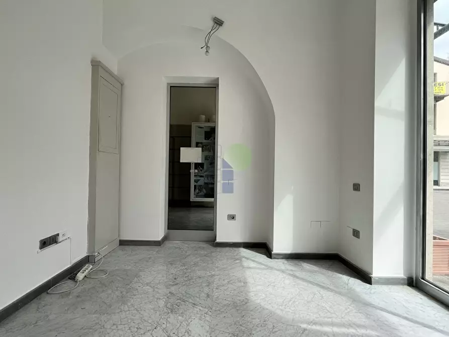 Immagine 1 di Magazzino in affitto  in Via Ricasoli a Livorno