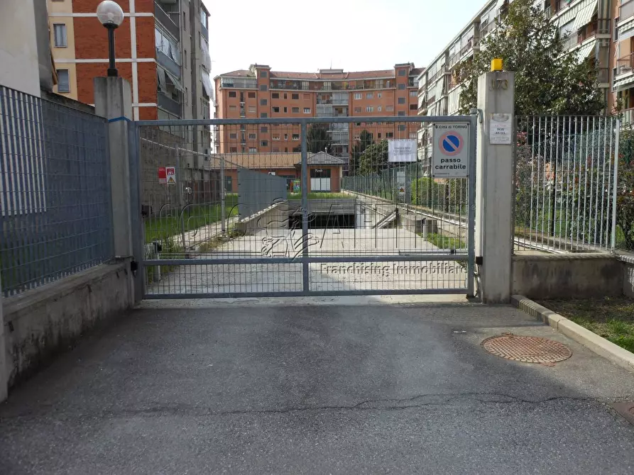 Immagine 1 di Posto auto in affitto  in Strada di Lanzo a Torino
