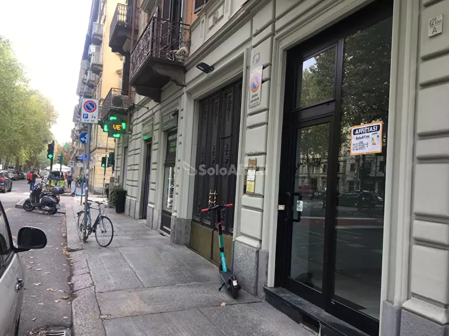 Immagine 1 di Negozio in affitto  in Corso Vittorio Emanuele II a Torino