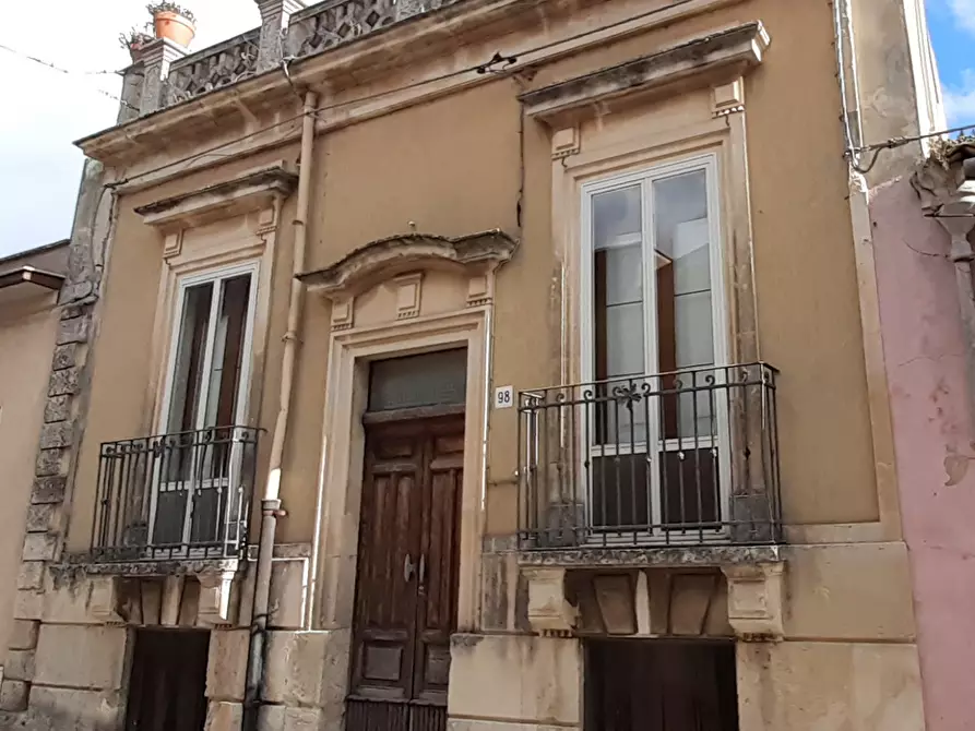 Immagine 1 di Casa indipendente in vendita  in Via Garibaldi a Buccheri