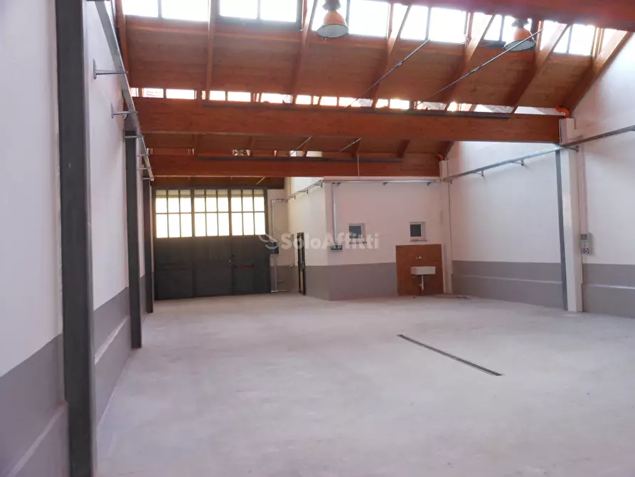 Immagine 1 di Magazzino in affitto  in via fabbriche a Caselle Torinese